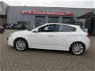 Alfa Romeo Giulietta - 1.4 T Distinctive /LEDER/XENON/170 PK/NL-AUTO NAP - 1 - Thumbnail