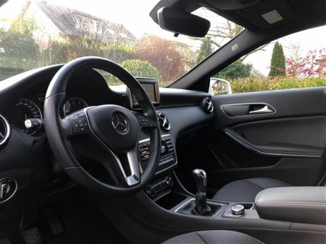 Mercedes-Benz A-klasse - 180 STYLE, NAVI, LED, BLUETOOTH, HALF LEDEREN INTERIEUR, LICHT EN ZICHTPAKK - 1