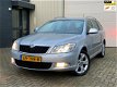 Skoda Octavia Combi - 2.0 TDI Elegance Business Line BTW AUTO XENON NAVI VOL ONDERH NAP - 1 - Thumbnail