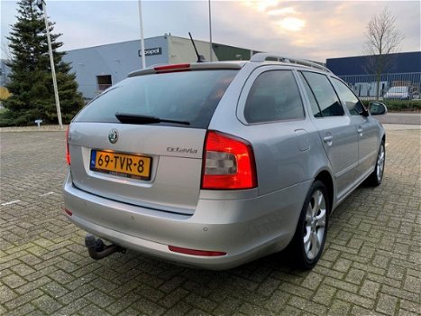 Skoda Octavia Combi - 2.0 TDI Elegance Business Line BTW AUTO XENON NAVI VOL ONDERH NAP - 1