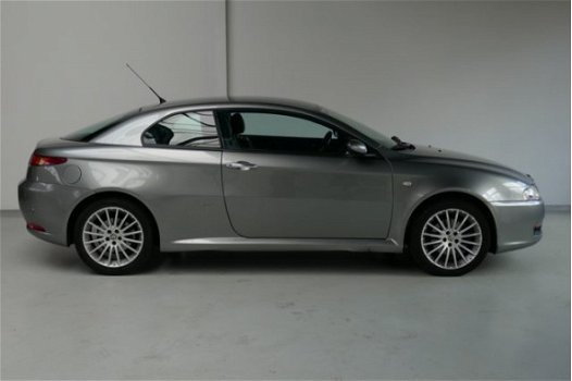 Alfa Romeo GT - 1.9 JTD Distinctive Nw banden en remschijven - 1