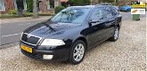 Skoda Octavia Combi - 1.6 Ambiente nwe distributie en beurt, dealer auto - 1 - Thumbnail