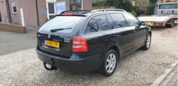 Skoda Octavia Combi - 1.6 Ambiente nwe distributie en beurt, dealer auto - 1