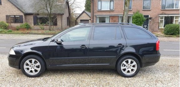 Skoda Octavia Combi - 1.6 Ambiente nwe distributie en beurt, dealer auto - 1