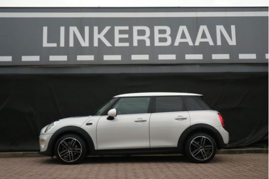 Mini Mini Cooper - D 1.5 116pk | Business | Navi | Airco | Cruise Control | 5-deurs - 1