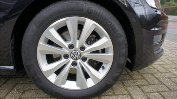 Volkswagen Golf - 1.6 TDI Highline BlueMotion | Navigatie | Trekhaak | Lage km.stand | Eerste eigena - 1