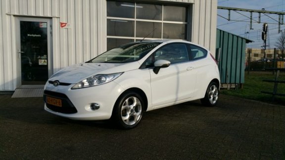 Ford Fiesta - 1.25 Titanium AIRCO/Trekhaak/1steEigenaar - 1