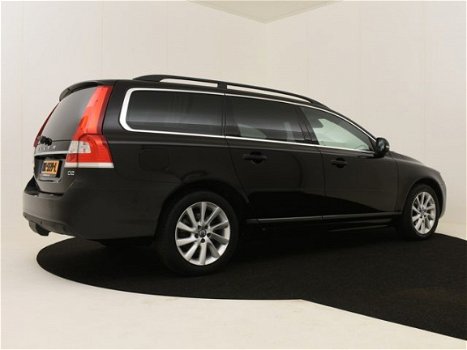 Volvo V70 - 2.0 D2 Classic Edition | Navigatie | Stoelverwarming | El. Best. Stoel + Geheugen - 1