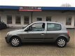 Renault Clio - 1.2 16V 3 DEURS DE LUXE + AIRCO + NIEUWE APK - 1 - Thumbnail