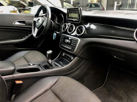 Mercedes-Benz CLA-Klasse - 180 AMG LINE PANODAK LEDER NAVI LED/XENON 6VERSN LMV PDC - 1