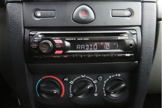 Renault Clio - 1.4-16V Privilège AUT. NAP/AIRCO/1JR APK - 1