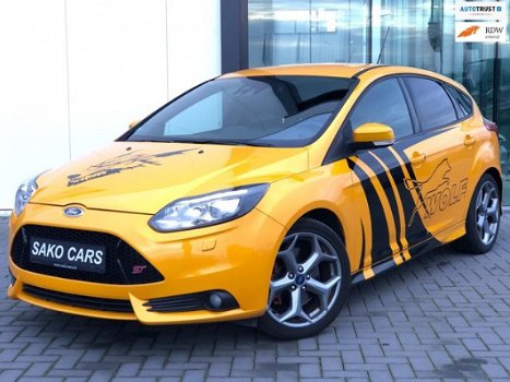 Ford Focus - 2.0 EcoBoost ST-2 Geel 2013 Wolf Racing - 1