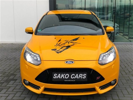 Ford Focus - 2.0 EcoBoost ST-2 Geel 2013 Wolf Racing - 1