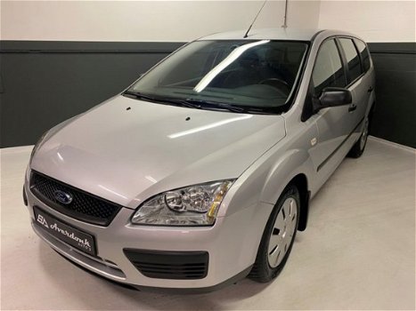 Ford Focus Wagon - 1.6 16V *NAP/Airco/Trekhaak/Incl. winterbanden - 1