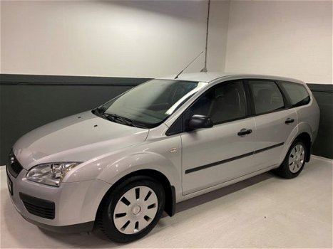 Ford Focus Wagon - 1.6 16V *NAP/Airco/Trekhaak/Incl. winterbanden - 1