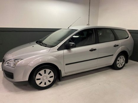 Ford Focus Wagon - 1.6 16V *NAP/Airco/Trekhaak/Incl. winterbanden - 1