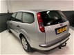 Ford Focus Wagon - 1.6 16V *NAP/Airco/Trekhaak/Incl. winterbanden - 1 - Thumbnail