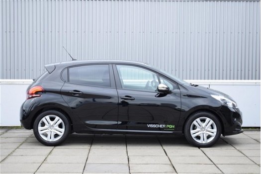 Peugeot 208 - SIGNATURE 1.2 PURETECH 82PK, NAVI / P-SENSOREN - 1