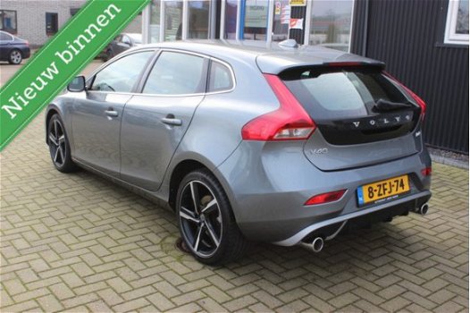 Volvo V40 - 2.0 D4 Summum Business R-Design/Leder/18inch - 1