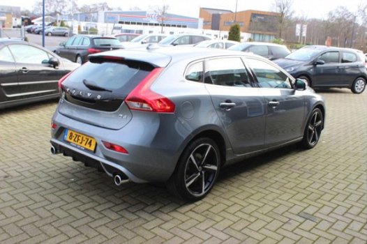 Volvo V40 - 2.0 D4 Summum Business R-Design/Leder/18inch - 1