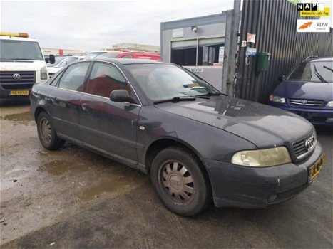 Audi A4 - 1.6 Advance Sedan - 1