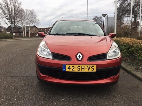 Renault Clio - 1.4-16V Authentique ELEK.RAMEN/5 DEURS/NAP/ENZ - 1