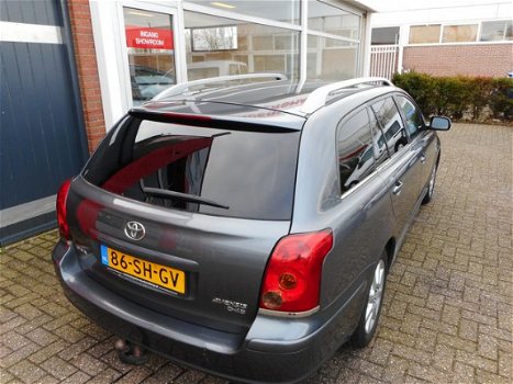 Toyota Avensis Wagon - 2.2 D-4D Executive RIJDT EN SCHAKELT SUPER APK JUN 2020 - 1