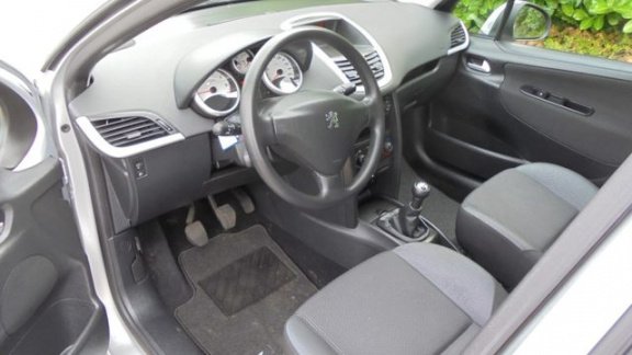 Peugeot 207 - 1.4 Xr 5 Deurs Cruise ESP AIRCO - 1