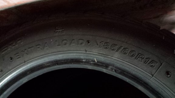 4 stuks Lassa WINTERBANDEN zonder velgen 185/60 R15 - Afbeelding 2
