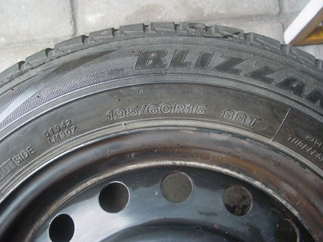 Bridgestone banden met stalen velgen - 5