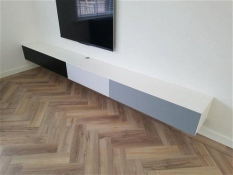 Zwevend wit hoogglans / zijdeglans tv meubel model verstek - 6