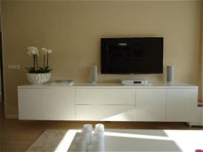 Design zwevend tv meubel /kast/dressoir zijdeglans hoogglans