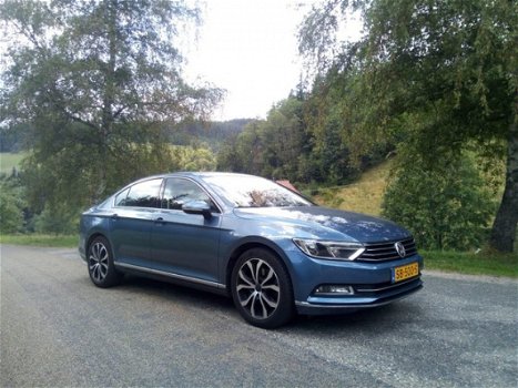 Volkswagen Passat - 2.0 TDI Highline SCHERPE PRIJS VEEL LUXE - 1