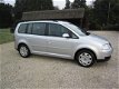 Volkswagen Touran - 1.6-16V FSI airco, cruise, trekhaak - 1 - Thumbnail