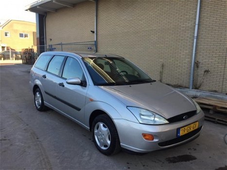 Ford Focus Wagon - 1.6-16V Trend - 1