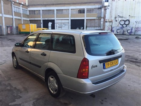 Ford Focus Wagon - 1.6-16V Trend - 1