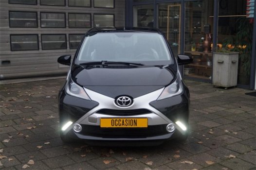 Toyota Aygo - 1.0 VVT-i x-clusiv / Clima / Cruise / Camera / LMV - 1