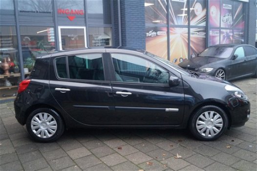 Renault Clio - 1.5 dCi Authentique / Elek-Pakket / Airco / Dealer Ond - 1