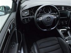 Volkswagen Golf - 1.2 TSI Highline | 110PK | Navi | Parkeerhulp | Climate | LM velgen | Stoelverwarm