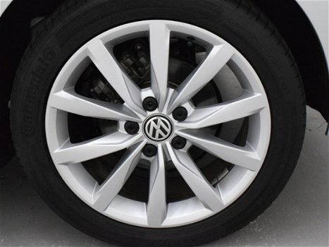 Volkswagen Golf - 1.2 TSI Highline | 110PK | Navi | Parkeerhulp | Climate | LM velgen | Stoelverwarm - 1