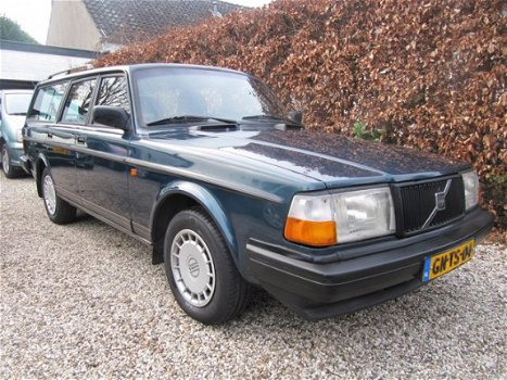 Volvo 240 - 2.3i Polar Dealer Onderhouden - 1