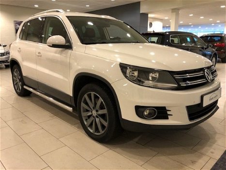 Volkswagen Tiguan - 2.0 TSI Sport & Style 200pk Automaat (Airco, Radio, PDC, Navigatie, 18