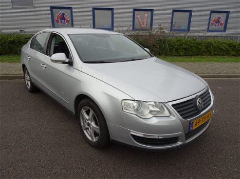 Volkswagen Passat - 1.9 TDI Comfortline NAVIGATIE - 1