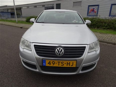 Volkswagen Passat - 1.9 TDI Comfortline NAVIGATIE - 1