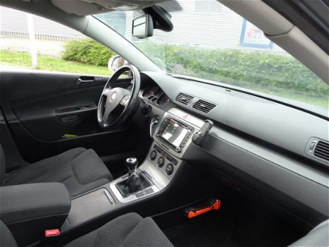 Volkswagen Passat - 1.9 TDI Comfortline NAVIGATIE - 1