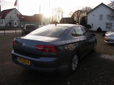 Volkswagen Passat - 1.6 TDI Comfortline Business automaat - 1