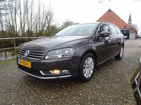 Volkswagen Passat Variant - 1.6 TDI Highline BlueMotion | Navi + Clima + Cruise nu € 7.450, - 1