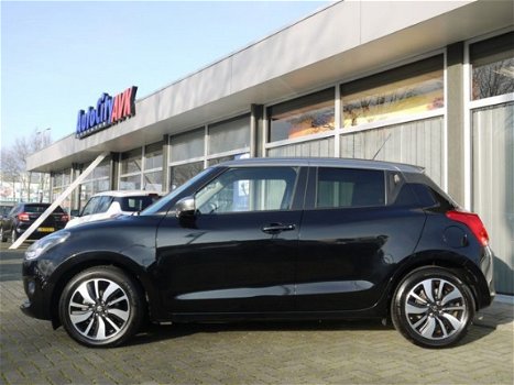 Suzuki Swift - 1.2 HYBRID STIJL 5DRS ADPT. CRUISE CLIMA NAVI LED 1E EIG NL-AUT - 1