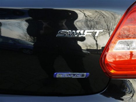 Suzuki Swift - 1.2 HYBRID STIJL 5DRS ADPT. CRUISE CLIMA NAVI LED 1E EIG NL-AUT - 1