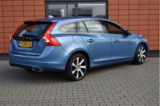 Volvo V60 - 2.4 D6 AWD Hybrid Summum Leder incl BTW - 1